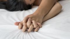 Tajně spím s kamarádem mého syna. Připadám si jak zatracená paní Robinsonová