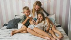 Můj syn žije v zahraničí: Vnoučata mě sotva znají a já to těžce snáším