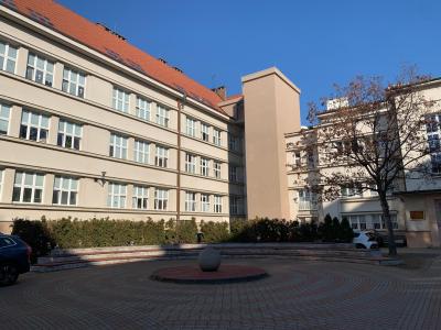 Základní škola a Mateřská škola, Praha 6, náměstí Svobody 2