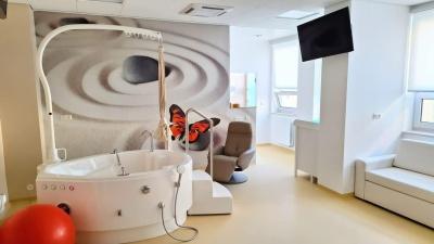 Porodnice Třinec, Gynekologicko-porodnické oddělení: porodní box s vanou