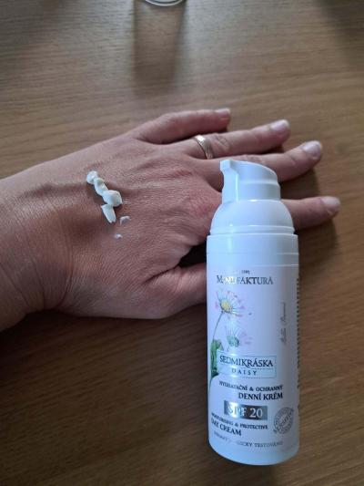 Recenze z kampaně Se sedmikráskou proti sluníčku: Jak testerky hodnotí pleťový krém s SPF od Manufaktury?