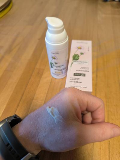 Recenze z kampaně Se sedmikráskou proti sluníčku: Jak testerky hodnotí pleťový krém s SPF od Manufaktury?