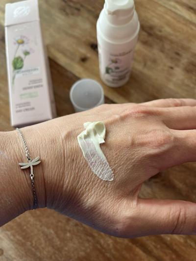 Recenze z kampaně Se sedmikráskou proti sluníčku: Jak testerky hodnotí pleťový krém s SPF od Manufaktury?