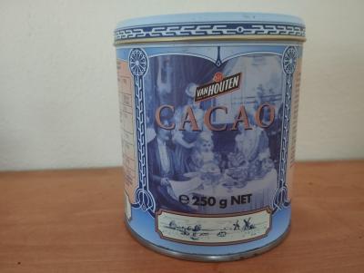 Keramika, porcelán a sklo. Hrnky, vázy, mísy, konvice...