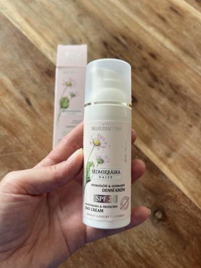Recenze z kampaně Se sedmikráskou proti sluníčku: Jak testerky hodnotí pleťový krém s SPF od Manufaktury?
