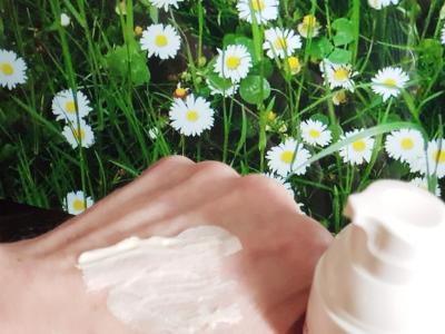 Recenze z kampaně Se sedmikráskou proti sluníčku: Jak testerky hodnotí pleťový krém s SPF od Manufaktury?