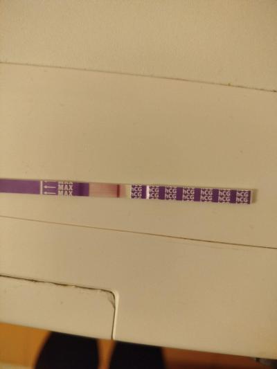 Testování a těhotenský test | Mamatest - 4dny zpoždění, slabý duch