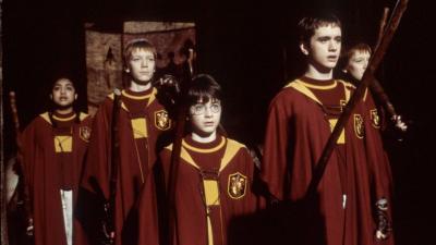 První film Harry Potter a Kámen mudrců měl v kinech premiéru před 25 lety.