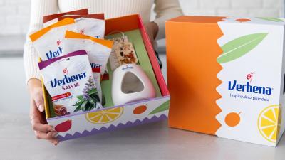 Verbena box přináší kombinaci bylinných bonbonů, aromalampy a voňavých doplňků pro chvíle pohody a relaxu.