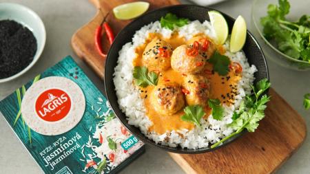 Kuličky z mletého masa na způsob thajského curry s jasmínovou rýží