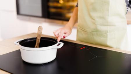 Překvapivá rychlost i elegantní design: Jak se vaří na nové indukční desce od Electroluxu?