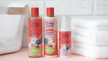 Jahodové pohlazení pro dětské vlásky: Vyzkoušejte letní novinku od Childs Farm