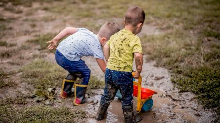 Zájem dospělých často není dítě: Kolik z nich musí ještě zemřít, aby stát začal konat?