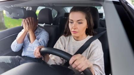 Platím dceři předraženou autoškolu a ona je úplně levá. Prý ji to nebaví, říká