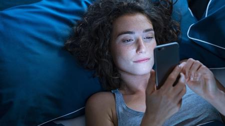 Radši se baví s ChatGPT než se mnou. Moje žena dává přednost online kámoškám