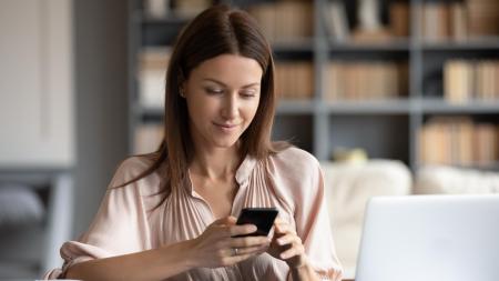 Žádost o dávky a příspěvky nyní vyřídíte jednoduše z mobilu