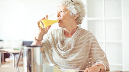 Dokud máma pracovala, byla spokojená. Jakmile šla do důchodu, vše se změnilo