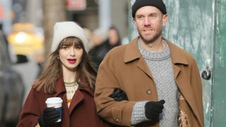 Emily in Paris je maminkou. Dcerku odnosila náhradní matka