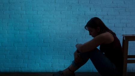 Na chodníku jsem minul žebračku. Chtěl jsem jí dát drobné a v tom jsem ji poznal