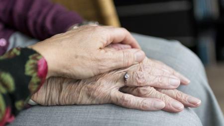 Nejčastější letní úrazy seniorů: Jak se jim vyhnout a jak chránit zdraví těch nejohroženějších?