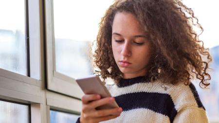 Má „skromná“ dcera (16) si k Vánocům přeje "jen" nový mobil a hadry za tisíce