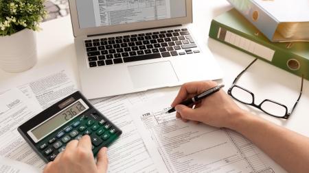 Kdy nejpozději odevzdat daňové přiznání v roce 2025? Klíčové termíny a důležité informace
