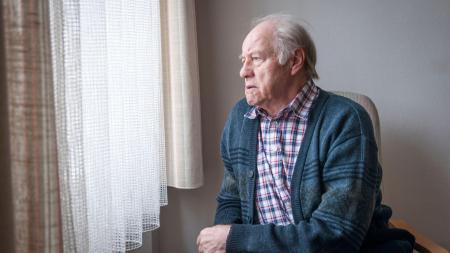 Máma si našla přítele. Je hodný, přesto s ním kvůli něčemu nevydržím v místnosti