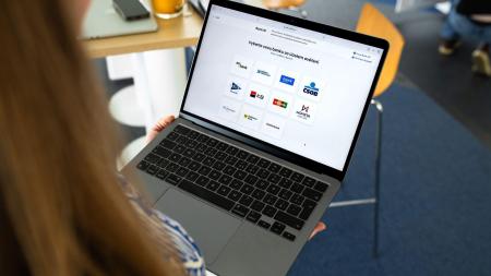 Bankovní identita usnadňuje život – i maminkám. Jak si ji zařídit?