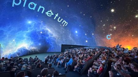 Do vesmíru a zpět za 45 minut: Navštívili jsme nejmodernější planetárium v Evropě