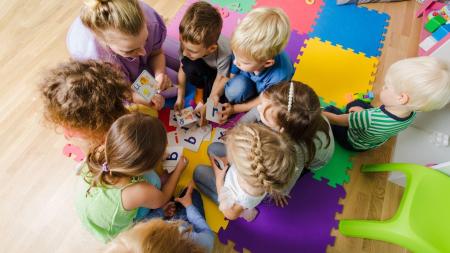 Ve školce slavily děti narozeniny. Moje dcera dostala místo dortu misku piškotů