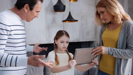 Nový rodičovský trend? Díky FAFO si děti zapomenou úkoly, nevyčistí zuby a třeba i nastydnou