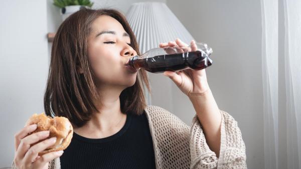Slazené nápoje a limonády zkuste během těhotenství omezit.