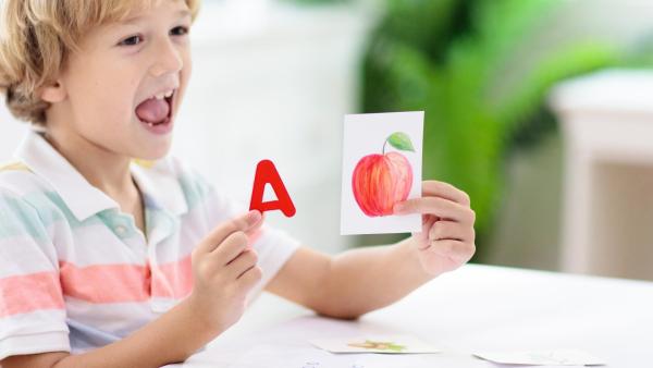 Logoped pomůže s naučením se správné výslovnosti hlásek i s poruchami hlasu.