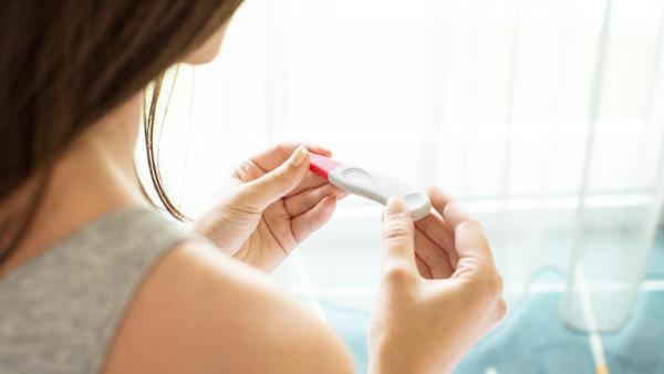 Pokud se po podání Postinoru očekávaná menstruace nedostaví do 7 dní, pro jisottou si udělejte těhotenský test.