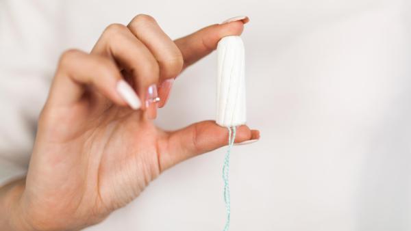 Při styku se rozhodně vyhněte klasickým tamponům, které by se mohly posunout hluboko do pochvy.