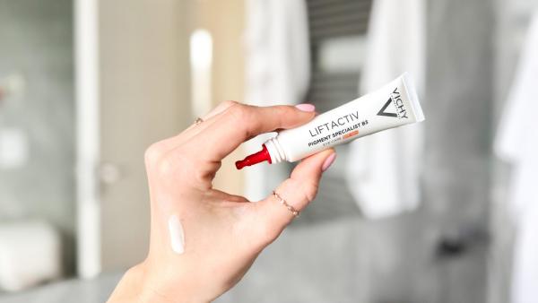 Liftactiv pigment Specialist B3 Eye care SPF 50.