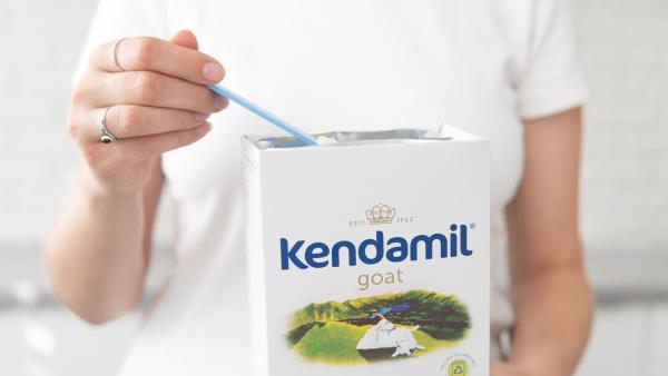 Kendamil Kozí kojenecké mléko – A2 mléko vhodné pro citlivá bříška. 