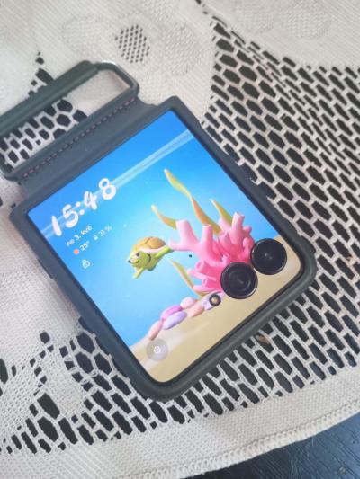 Technologie, mobily, internet | Motorola RAZR 60 ultra
