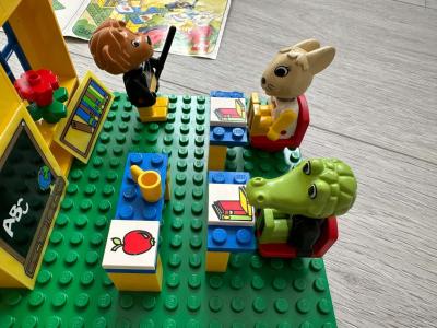 Lego 3647 Fabuland, škola