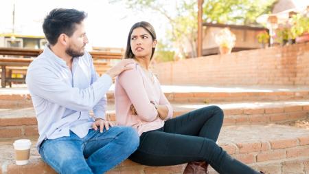 Moje dcera se tahá se samými ztroskotanci. Prý je to především moje vina