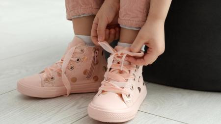 Svítící boty z tržnice vyhrály, na barefoot za majlant se můžu vykašlat