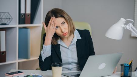 Šéfová si své problémy vybíjí na nás. V poslední době atmosféra v práci houstne