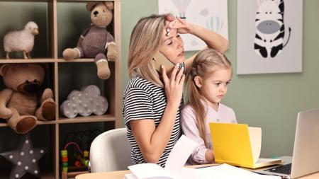 Platím si nemalé peníze za dětskou skupinu, abych mohla pracovat, přesto je o jarních prázdninách zavřená. Je to vůbec fér?