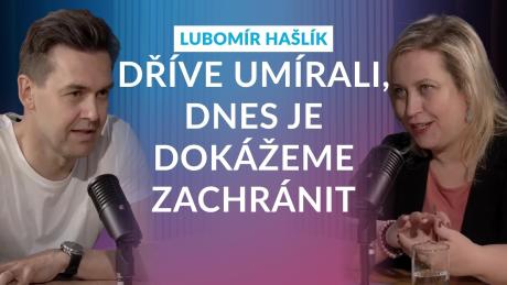 Vyndat z břicha dělohu s miminkem, odoperovat a vrátit zpět: MUDr. Hašlík popisuje neuvěřitelné zákroky, při kterých zachraňuje nenarozená miminka