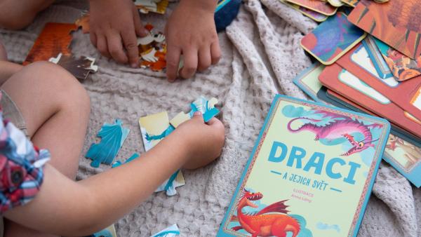 Mé kluky zatím nejvíc baví puzzle, ale myslím, že časem budou víc a víc vymýšlet i skvělé fantastické dračí příběhy.